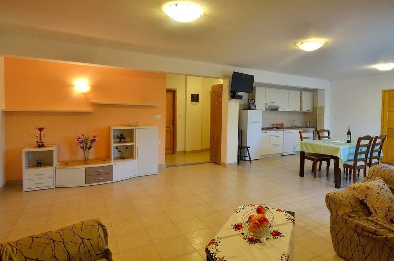 Apartment Nada With Private Pool Buzet Exterior photo